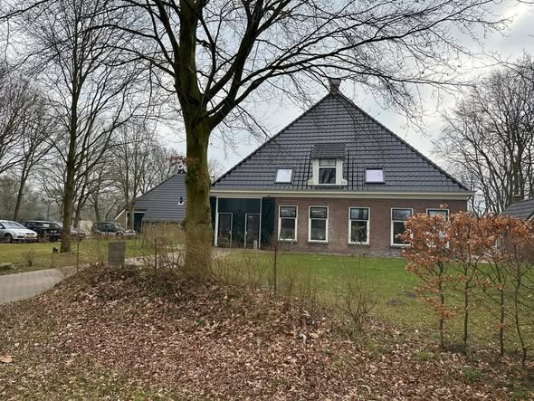 Het erf in de winter